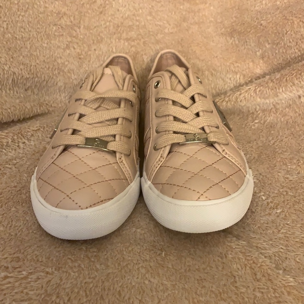 Size 7 women’s pink shoes